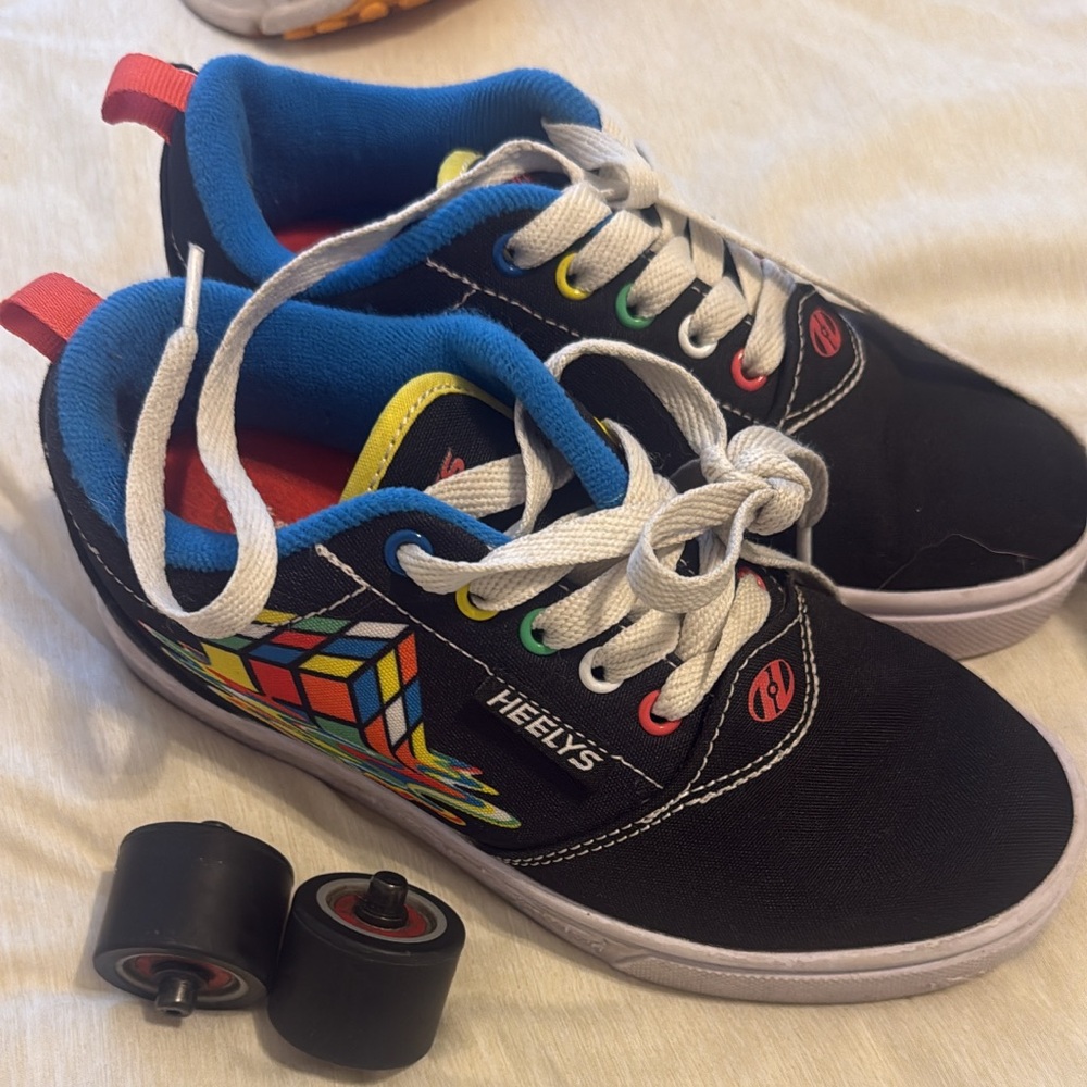 Heelys X Rubik’s Cube Skater Shoes, 2Y